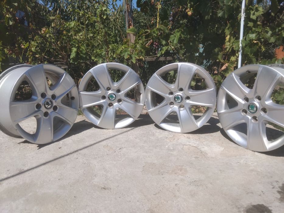 Vând Jante de aliaj originale Skoda Octavia 2! 16"