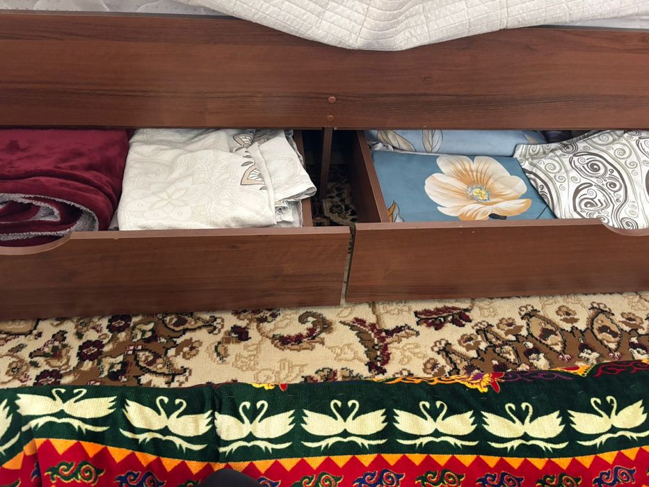 Продам двуспальную кровать