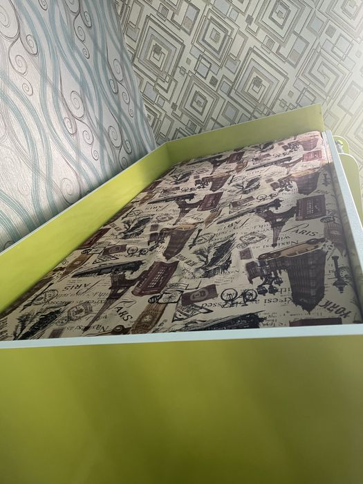 Продам 2-х яросную кровать б/у