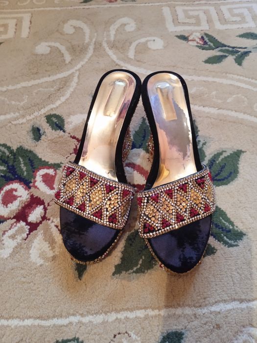 Tufli basanochka tapochka sotiladi