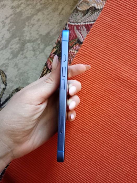 Продавам iphone 16