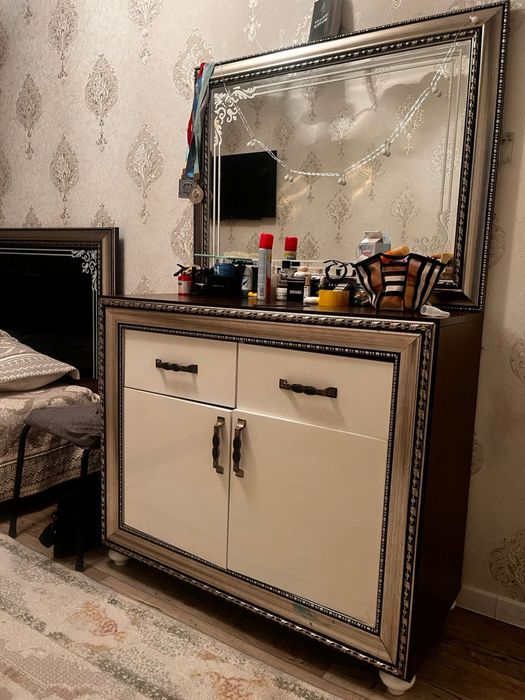 Продам спальный гарнитур