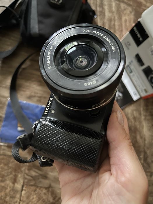 Sony A5000 Aparat Foto Mirrorless 20MP APSC Full HD Kit cu Obiectiv 16-50 F/3.5-5.6