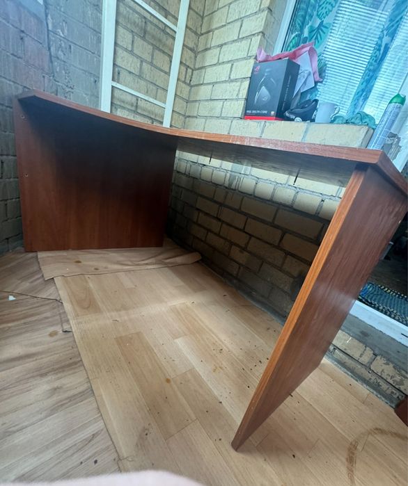 Большой крепкий стол 140х70