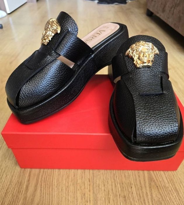 Продавам дамски чехли