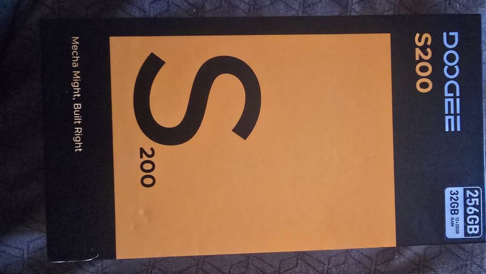 Doogee S200 Nou 820 roni 32 cu 256 giga Baterie 10500 mh