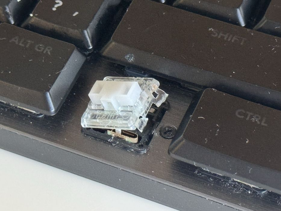 Logitech G915 TKL клавиатура