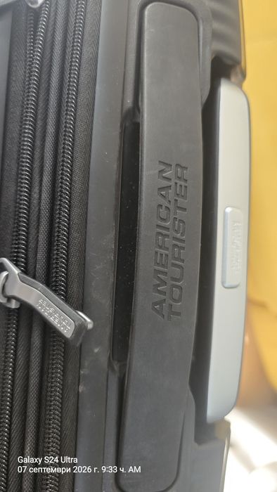 твърд куфар American Tourister Soundbox