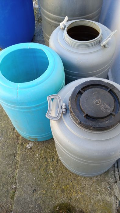 Butoaie de plastic de 45; 60; 100 și 200  litri