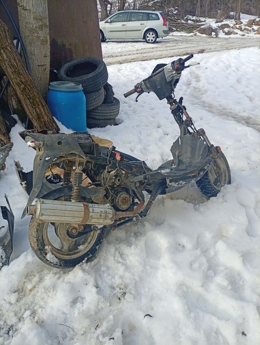 Vând piese rieju 125 și Peugeot 103 sau schimb cu unul functional