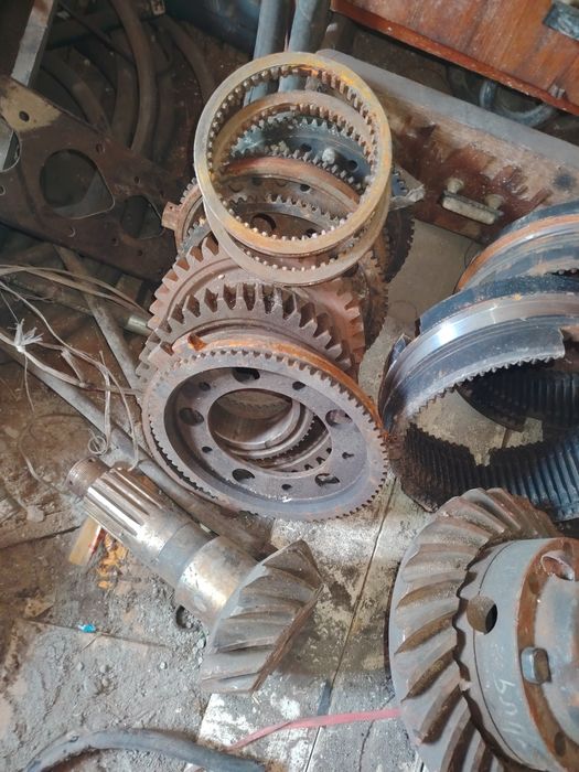 Продам запчастья маз