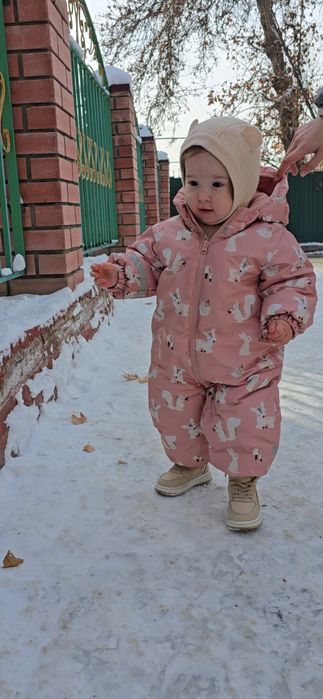 Зимний комбинезон для девочки Baby Go розового цвета