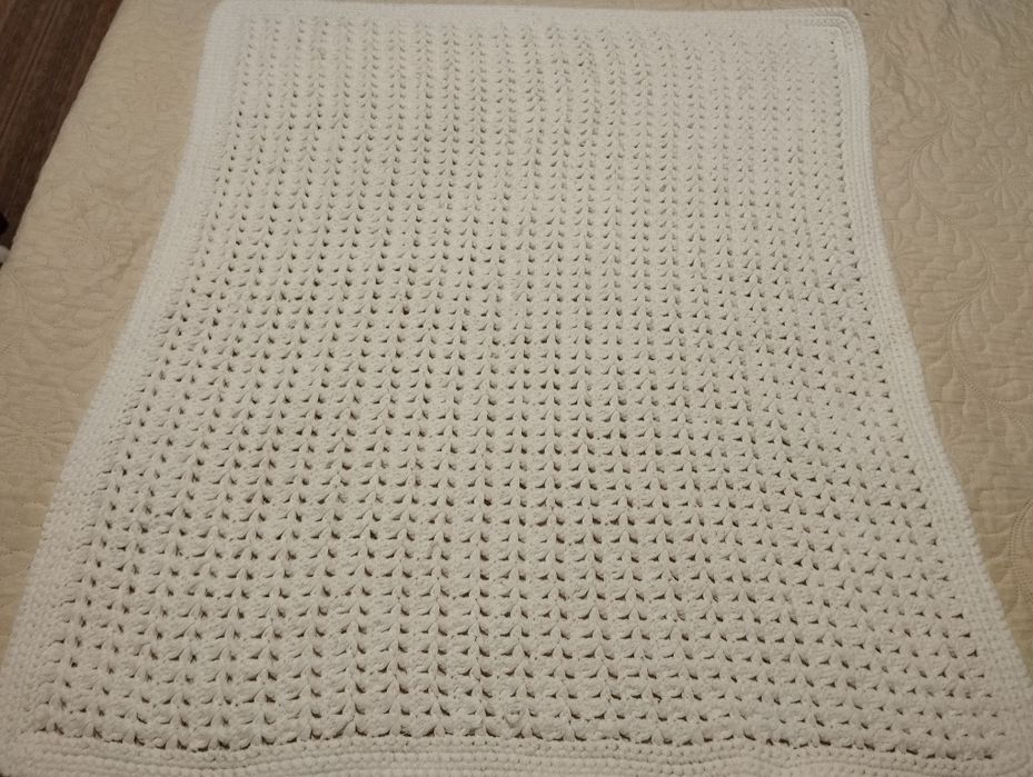 Бебешка пелена,плетена на една кука