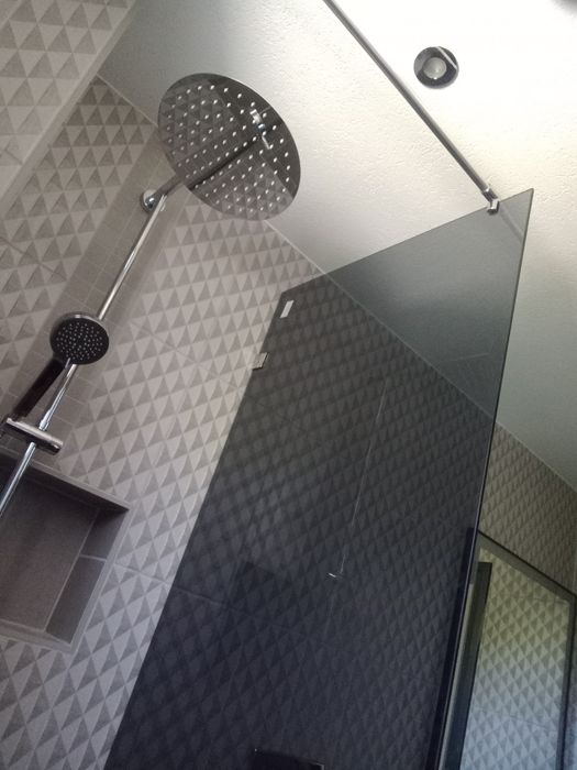 Параван за баня 6-8-10мм закалено стъкло