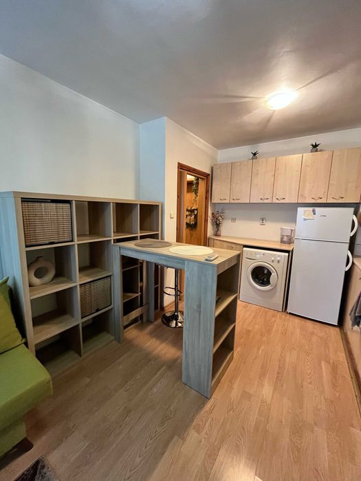 Лазур двустаен апартамент до ФЛОРА и БСУ с гледка море