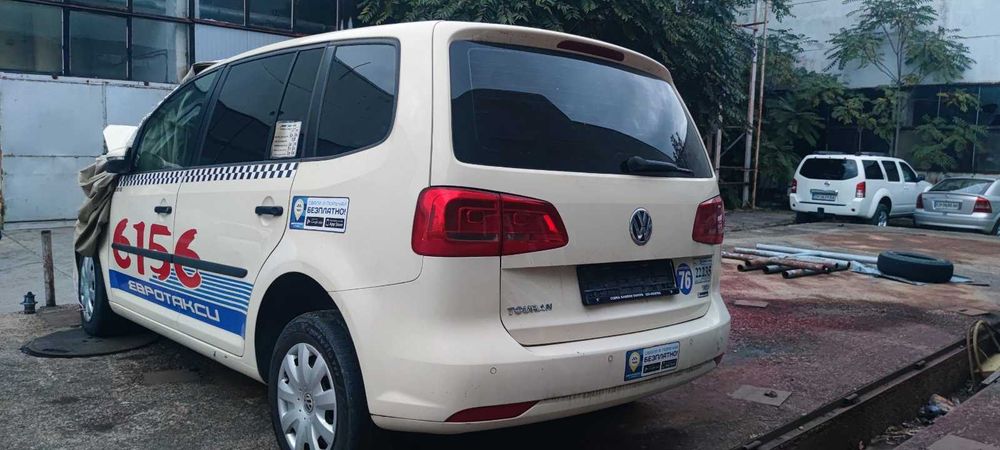 Volkswagen Touran 2.0TDI 110кс 2014година.