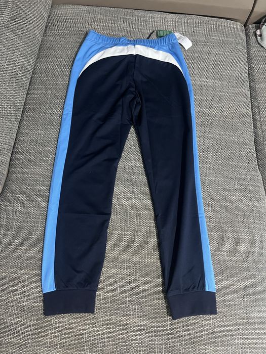 vand pantaloni lacoste
