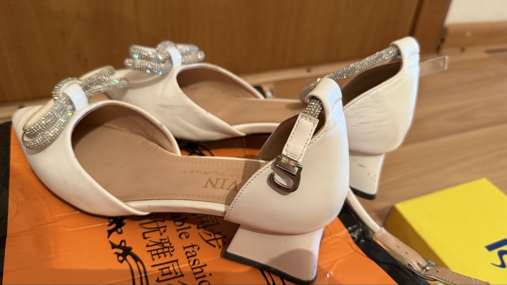 Женское туфли и обувь 38-39рр