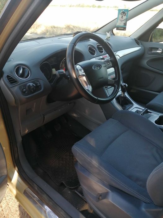 Продава се Ford S-max