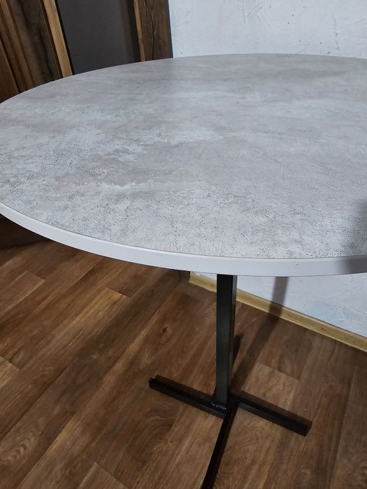 Барный стол и стулья