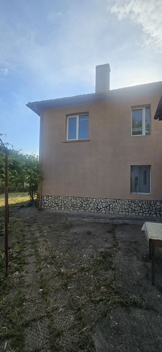 Продавам 2 къщи в Катуница