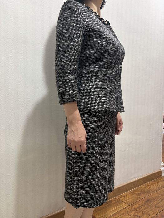 Продам костюм с юбкой