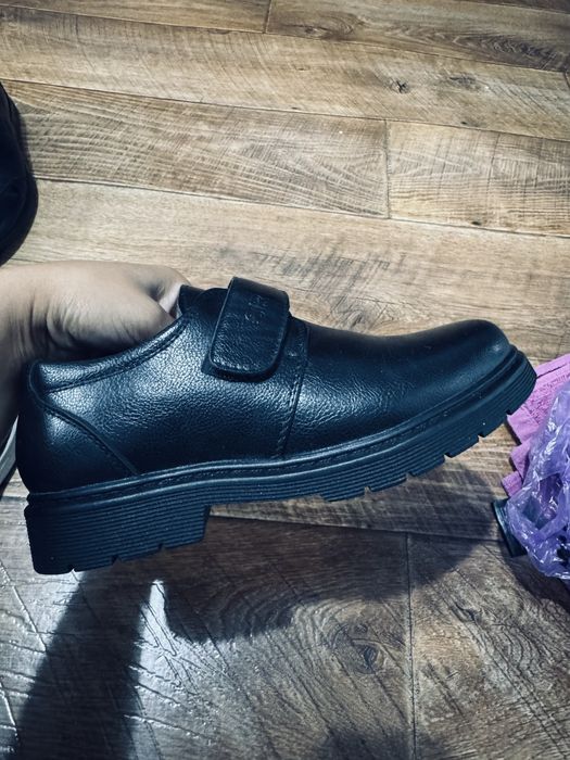 Продам школьные полуботинки