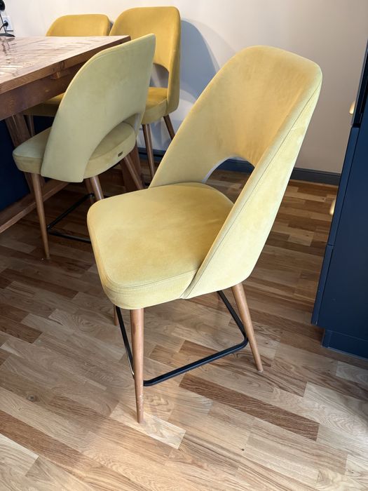 Стол высокий со стульями