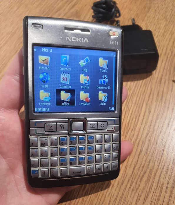 Vând Nokia E61i de colectie.Pret 180 ron