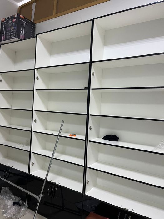 Шкаф со стеклами