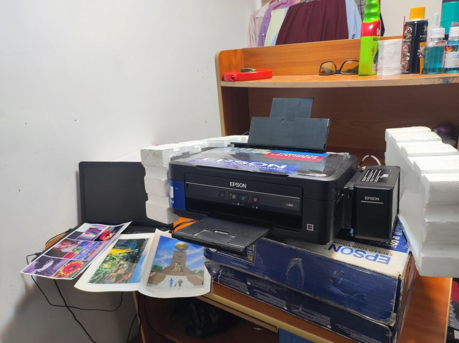 Epson 3 tasi birda juda tezkor aparat wi_fi bor simsiz ishlidi. Idial