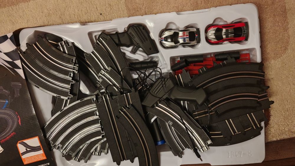 Детска играчка писта с гонещи се колички