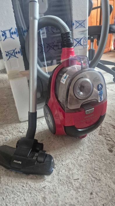 Прахосмукачка Philips, използвана работи чудесно.