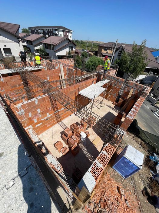 Servicii de construcții case la cheie sau la rosu și renovări