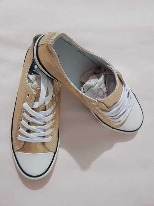 Tenisi Tex aurii,marimea 38,noi