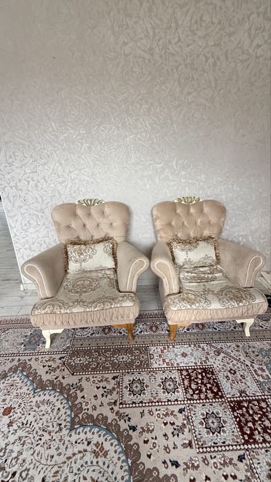 Продам диван с двумя кресломи