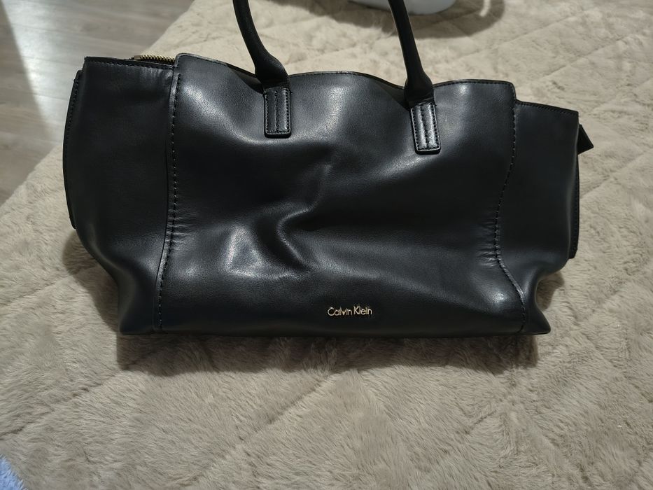 Vând geanta de piele