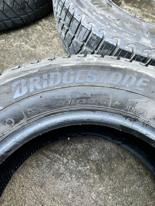 Bridgestone Duravis 235 65 16c