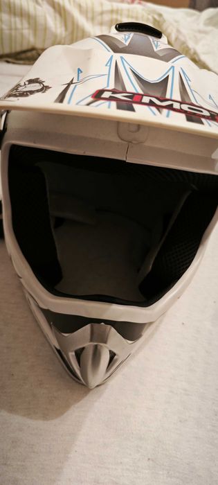 Продавам детска кросова каска