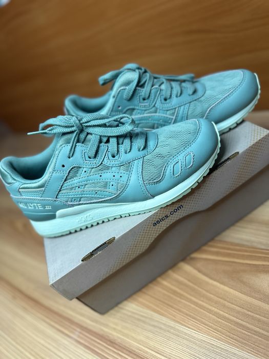 Дамски спортни маратонки Asics