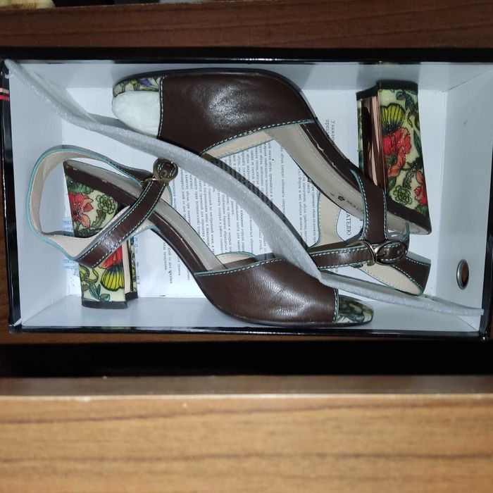 Босоножки с шикарным каблуком