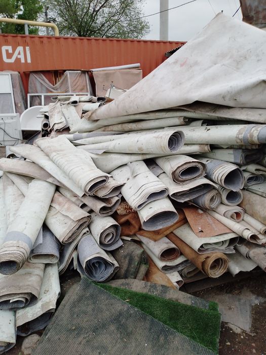 Улица Азаттык дом51 Продам линолеум