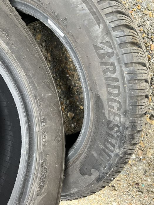 Vând 2  anvelope Iarna Bridgestone