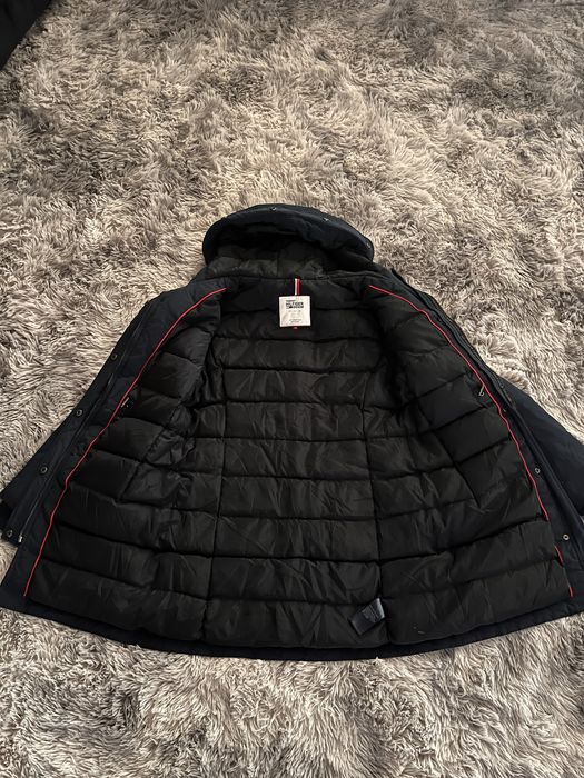 Geaca tommy hilfigem stare buna marimea M dar recomand un S e mai slim
