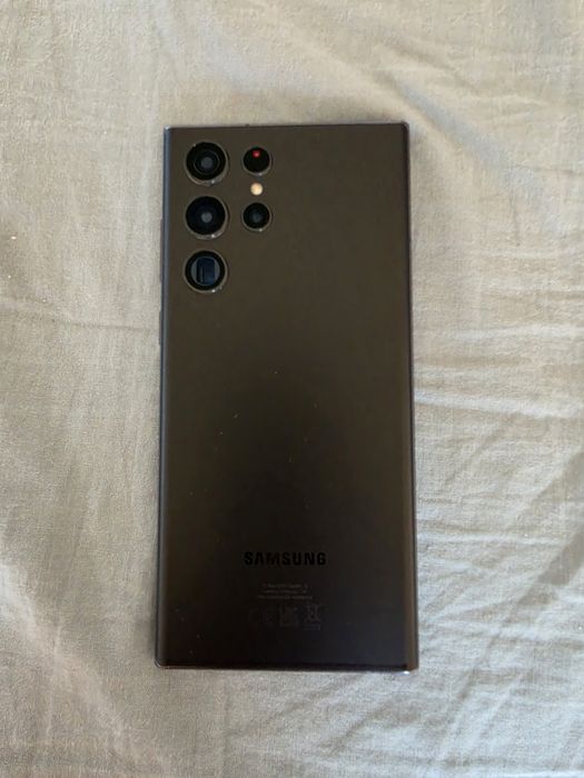 Продавам Samsung S22 Ultra 256gb/12gb RAM