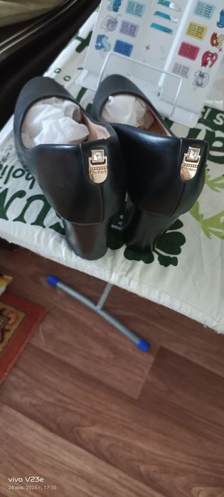 Продам женские туфли