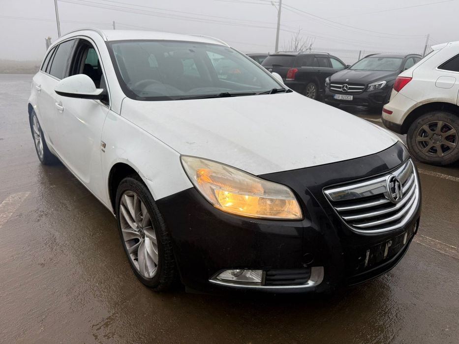Dezmembrez / Dezmembrari / Piese / Accesorii Opel insignia 2012 break alba 2.0 tdi automata
