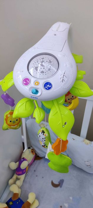 Музикална въртележка за бебешко легло с проектор WinFun.