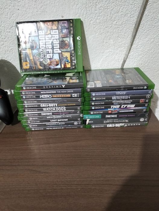 Vând Xbox one cu jocuri