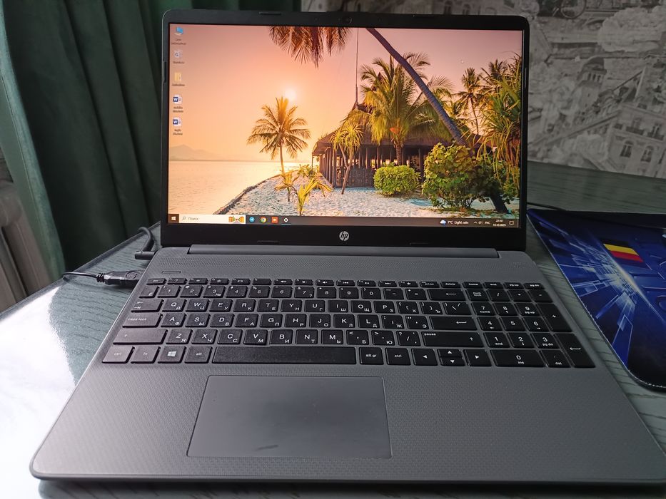 Ноутбук 15'6 200$